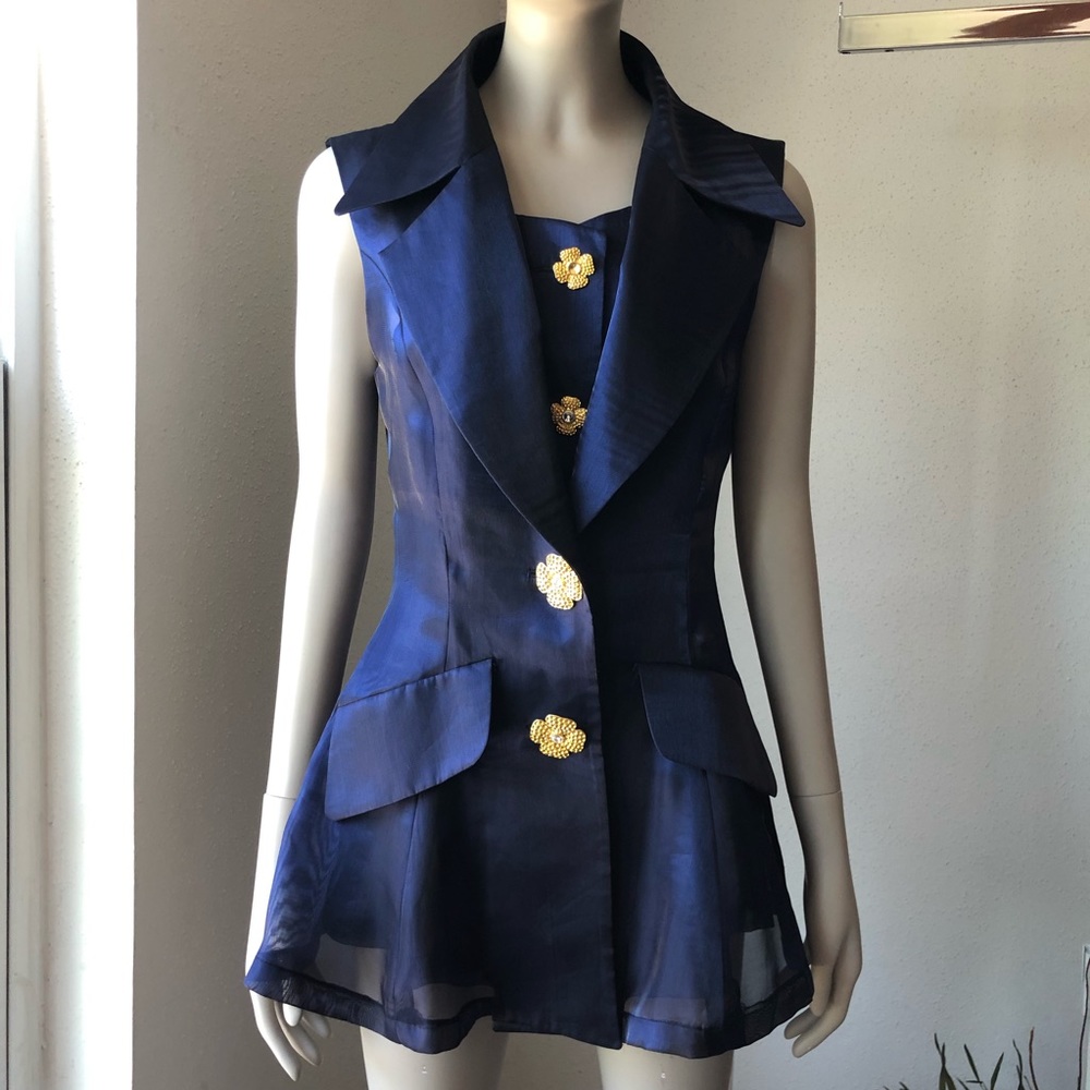 Vintage 90’s vest with ruffle bottom